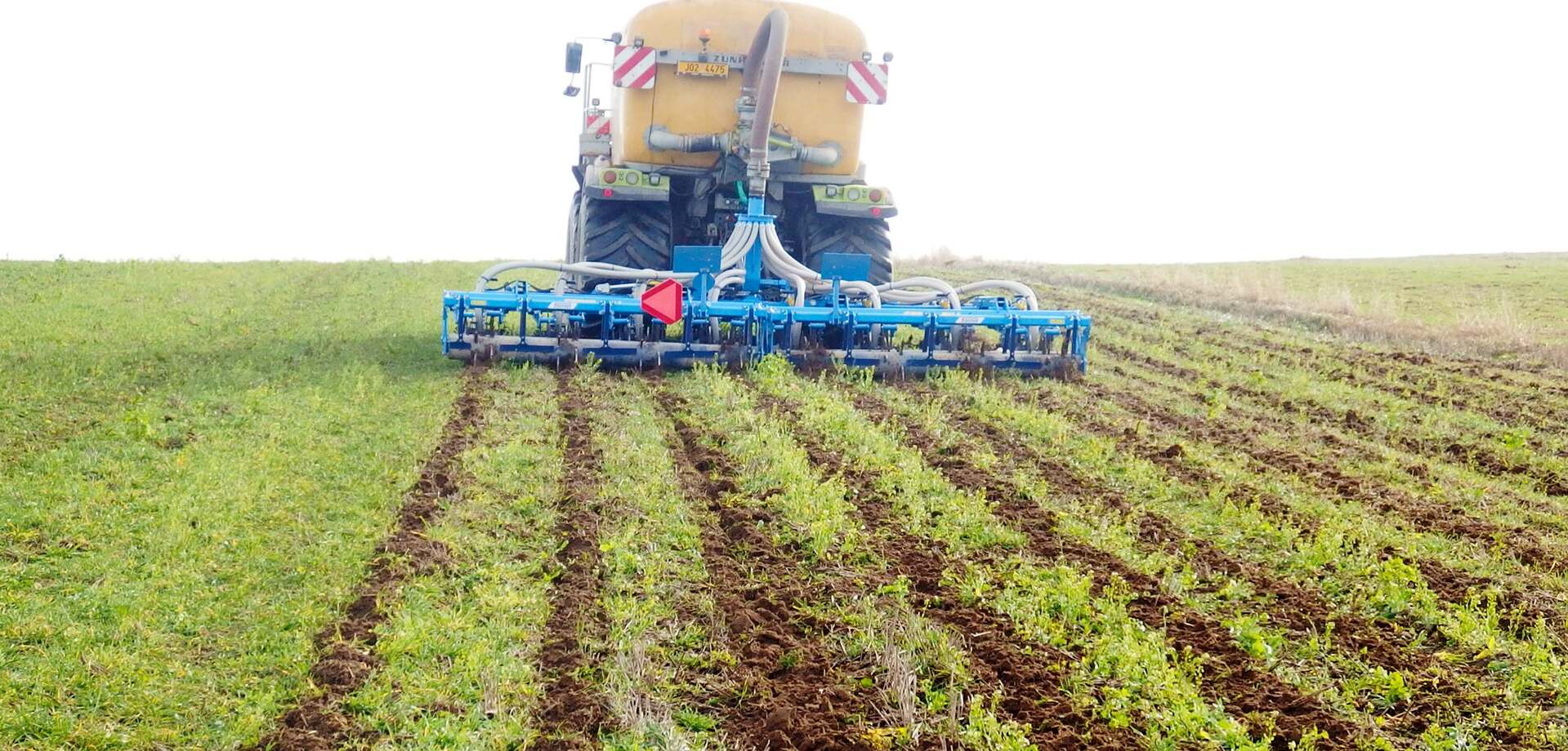 Slokšņu dziļirdinātājs Strip-Till