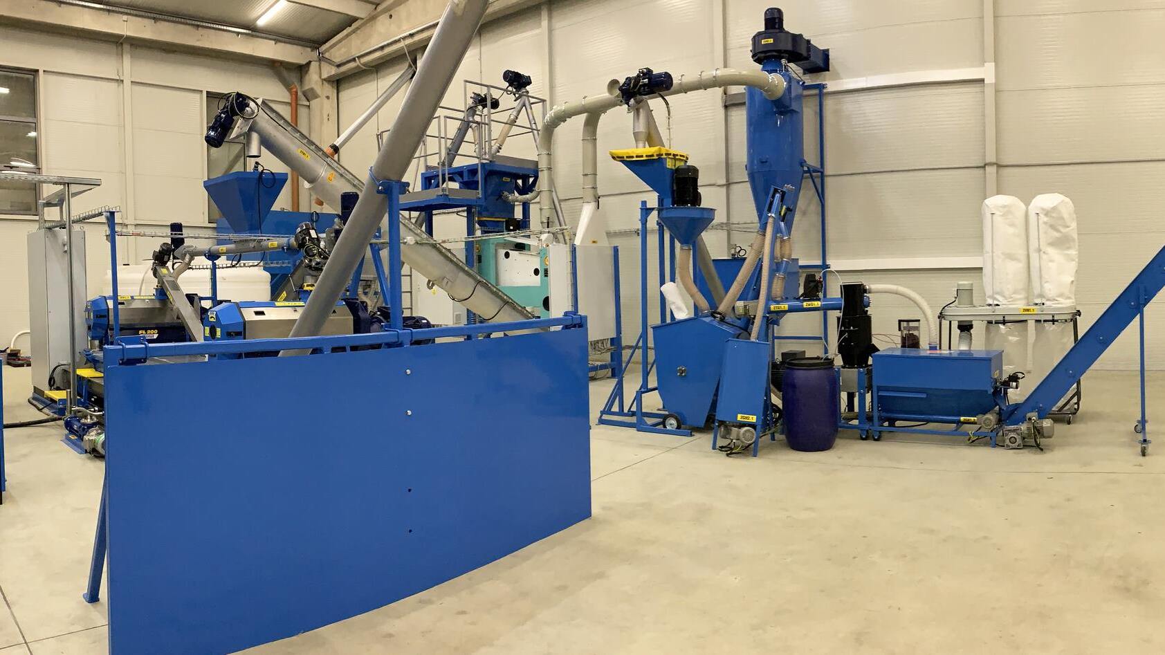 Efektivní zpracování široké škály olejnatých semen s technologií dvoustupňového lisování s extruzí. Efektivní zpracování široké škály olejnatých semen s technologií dvoustupňového lisování s extruzí.