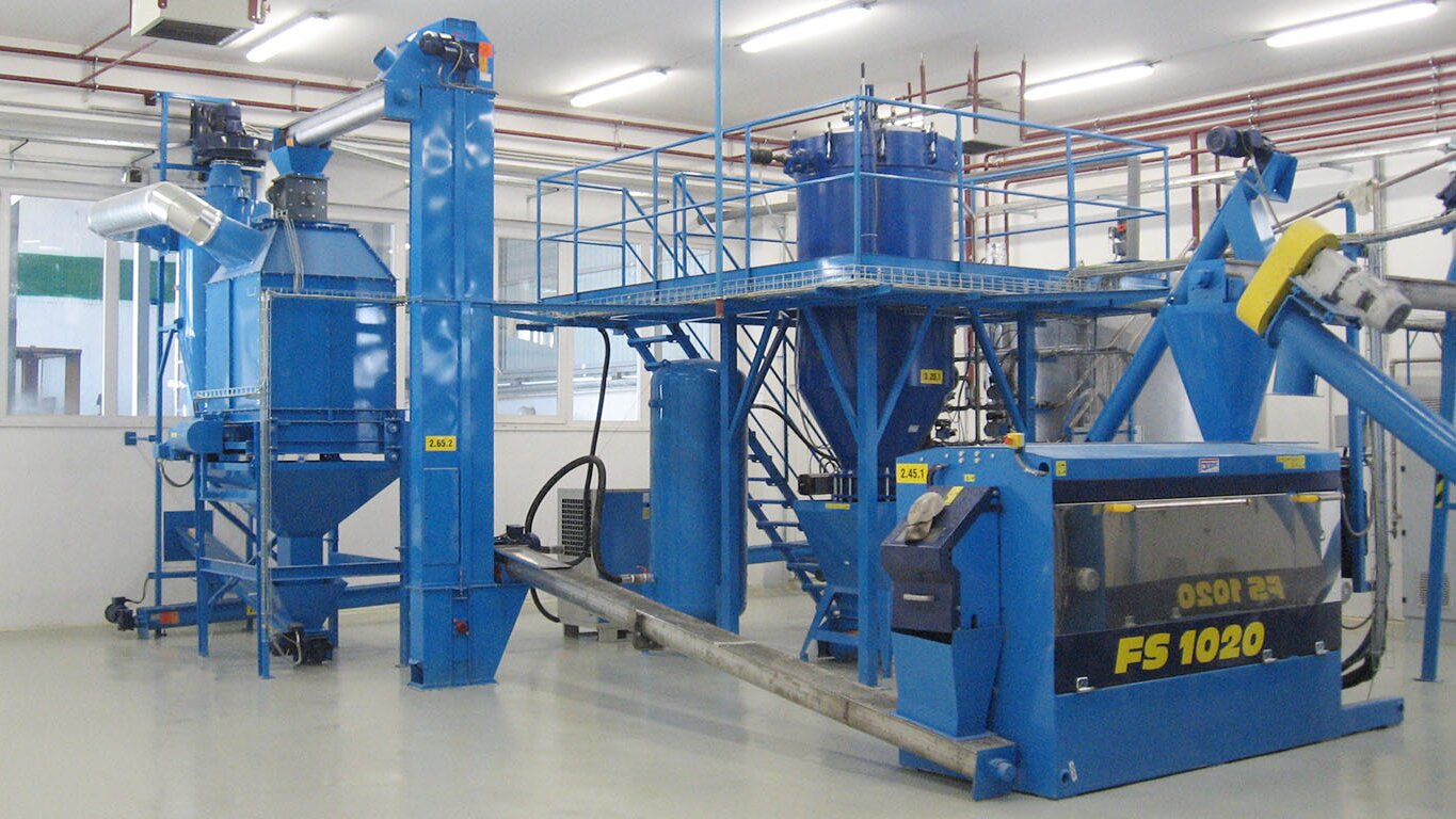 Gain a high-quality ‚virgin‘ oil and a nutritious feed for animals with our oilseed cold pressing technology. Gain a high-quality ‚virgin‘ oil and a nutritious feed for animals with our oilseed cold pressing technology.