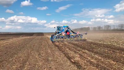 Falcon PRO dans des conditions lourdes des champs en Ukraine