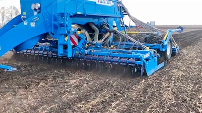 Falcon PRO dans des conditions lourdes des champs en Ukraine