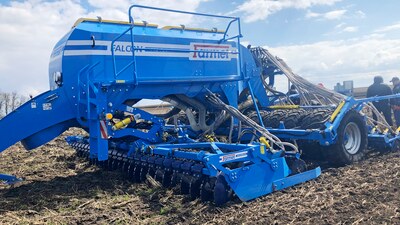 Falcon PRO dans des conditions lourdes des champs en Ukraine