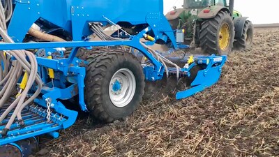 Falcon PRO dans des conditions lourdes des champs en Ukraine