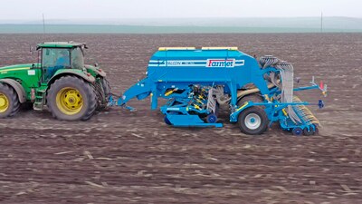 Falcon PRO dans des conditions lourdes des champs en Ukraine