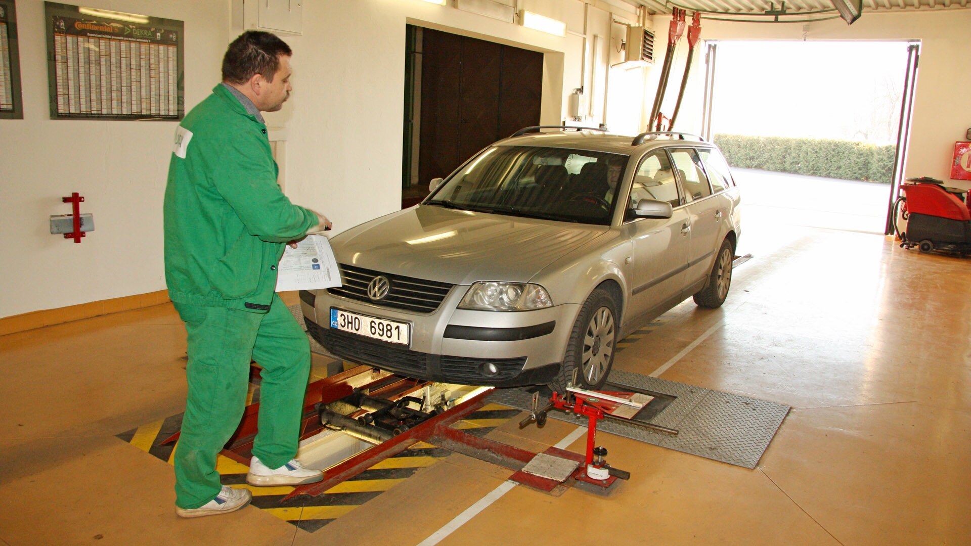 Kontrolní technik kalibrace tachografu