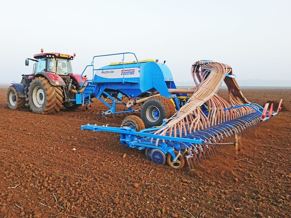 Falcon SW – Aussaat von Wintergetreide mit einer Arbeitsbreite von 9 m
