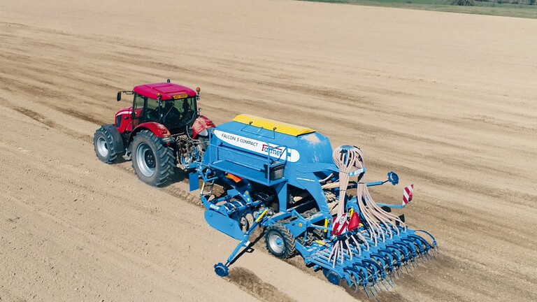 Falcon Compact - eine Lösung für mittlere und kleinere Landwirte Falcon Compact - eine Lösung für mittlere und kleinere Landwirte