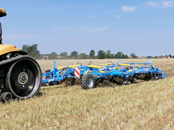 Terrix DUAL nach der Ernte von Energieroggen
