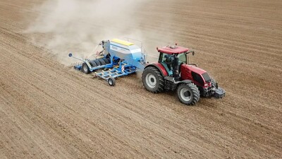 Falcon 6 Strip Sows Oil Seed Rape Straight into the Stubble Field!