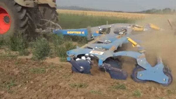 Softer 6 jel, když jiní stáli