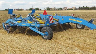 Triolent TX 470 PS celoplošně podmítal až na 18 cm