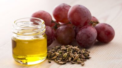 Pressen von Traubenkernen