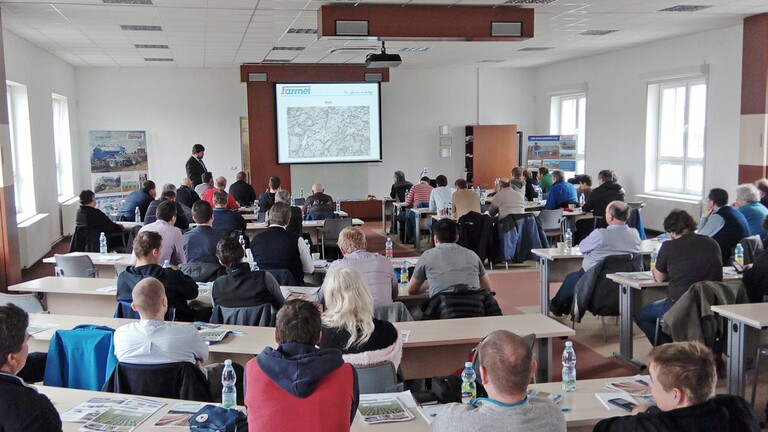 Hrůbkové a pásové zpracování půdy pro širokořádkové plodiny