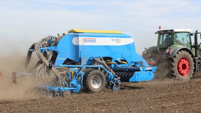 Фалькон продовжує підкорювати простори полів України