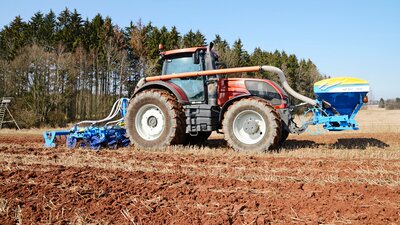 Slokšņu dziļirdinātājs Strip-Till