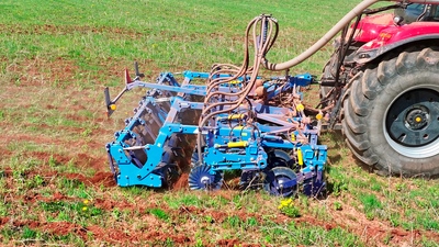 Cultivateur de rangs Strip-Till