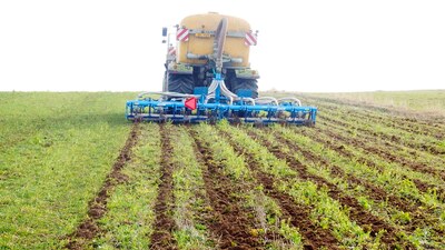 Slokšņu dziļirdinātājs Strip-Till