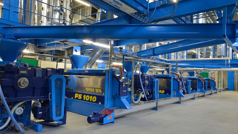 Verarbeitung von Raps und Sonnenblumen mit einer Kapazität von 200 Tonnen Samen pro Tag.