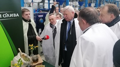 Nowo otwarta linia do przetwarzania rzepaku w Tomsku, w Rosji.