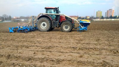 Strip soil processing before corn sowing