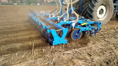 Strip soil processing before corn sowing