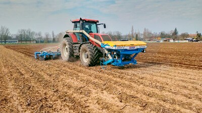 Strip soil processing before corn sowing