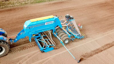Modular sowing machine Falcon PRO now with section control and new dispensers