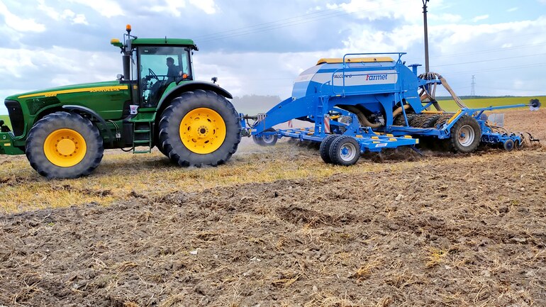 Sowing rapeseed with strip-till technology