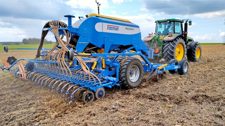 Sowing rapeseed with strip-till technology