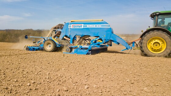Sowing peas and oats in one pass