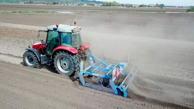 Kompaktomat is machine for vegetables soil tillage