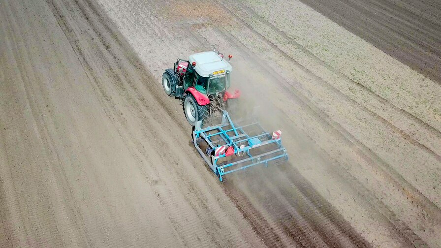 Kompaktomat při zpracování půdy pro zeleninu