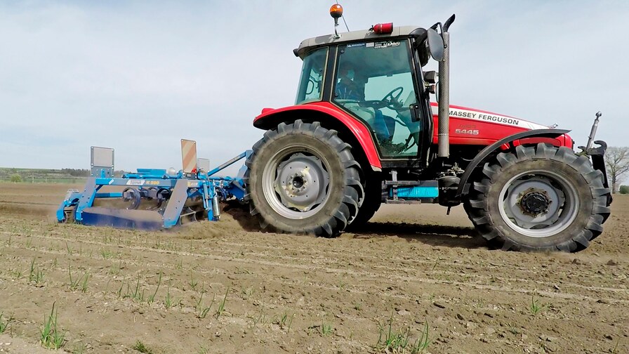 Kompaktomat při zpracování půdy pro zeleninu
