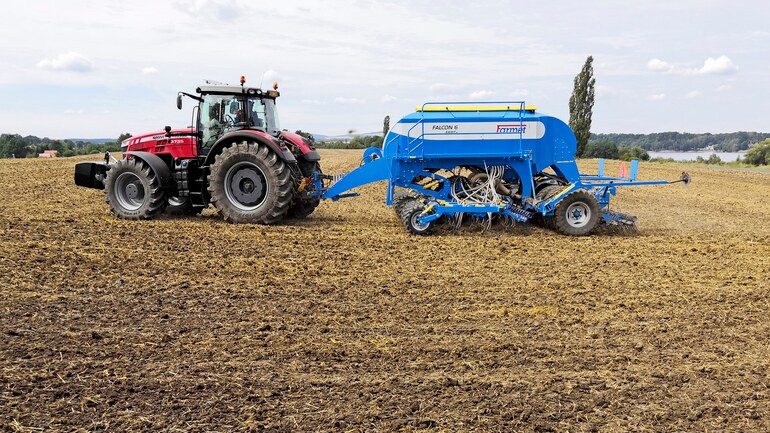 Terrix quattro 600 PS for full-area deep loosening