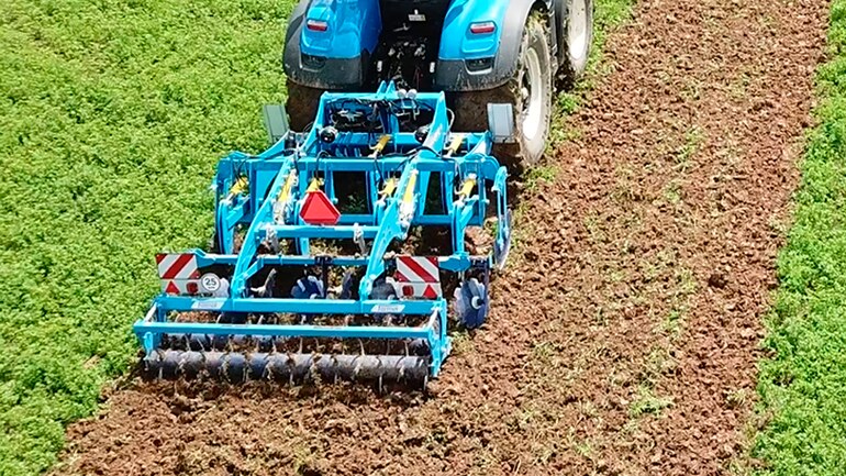 Digger po vojtěškách a víceletých pícninách