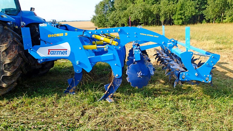 Digger po vojtěškách a víceletých pícninách