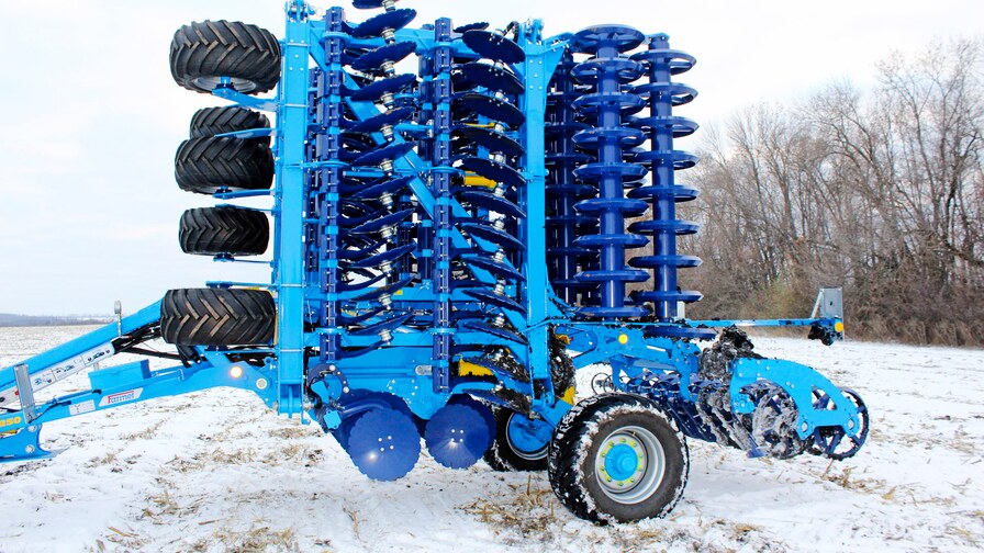 Die Softer 1250 PRO auf verschneiten Feldern