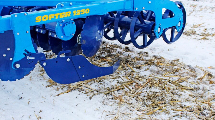 Die Softer 1250 PRO auf verschneiten Feldern