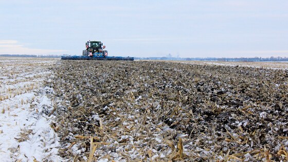 Die Softer 1250 PRO auf verschneiten Feldern