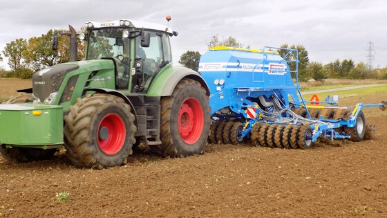 Falcon PRO Tandem tine coulter drill for grain and fertiliser