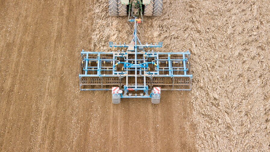 Kompaktomat in rough plowing