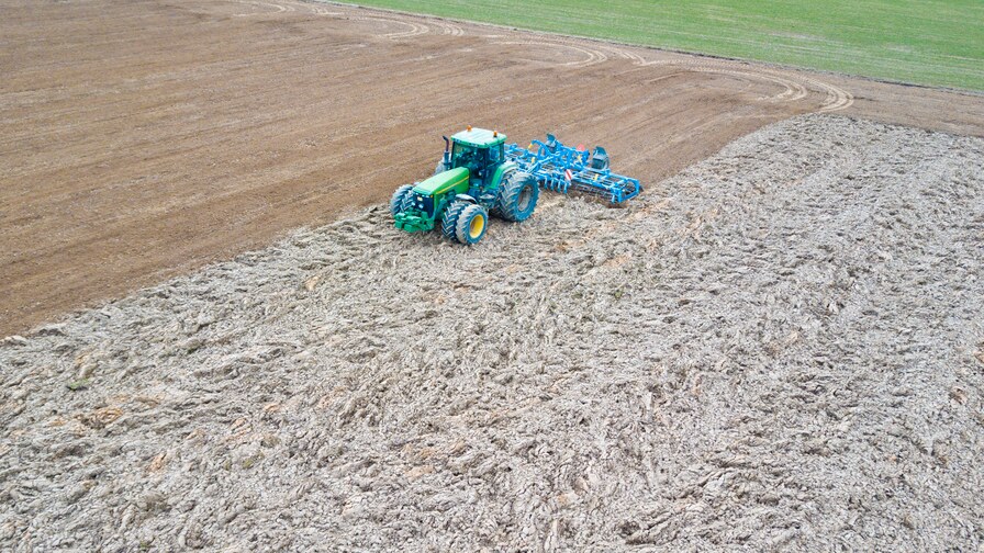 Kompaktomat in rough plowing