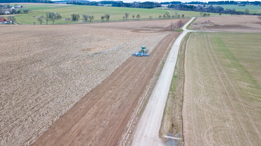 Kompaktomat in rough plowing