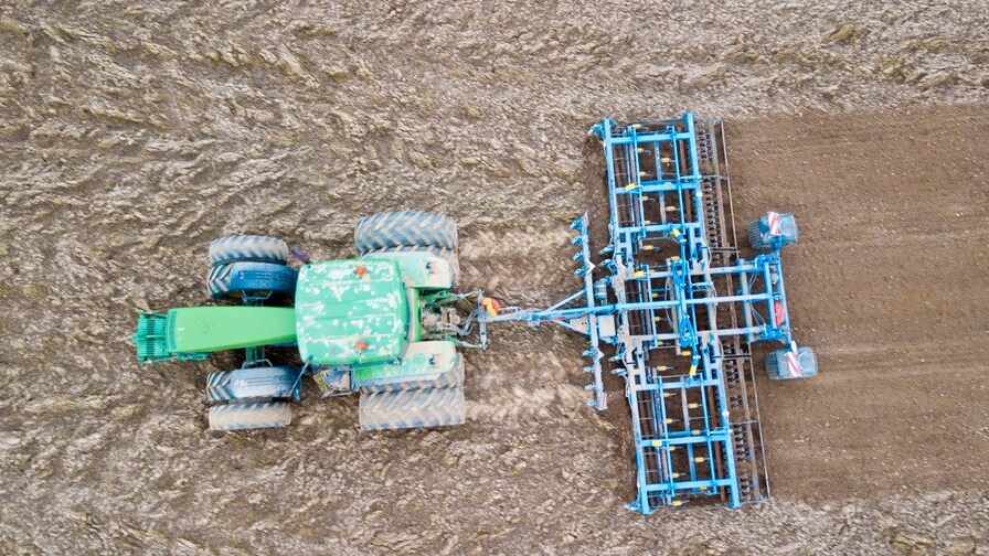 Kompaktomat in rough plowing