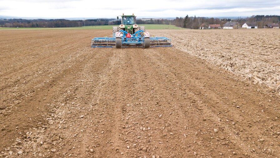 Kompaktomat in rough plowing